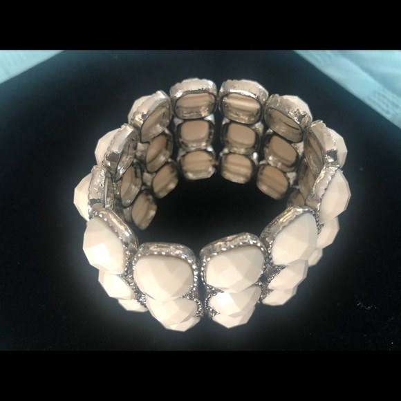 Fashion Jewelry White Stone Stretchable Bracelet - Picture 4 of 5